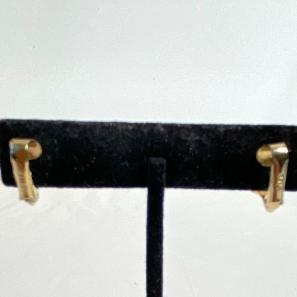 Star Signed Tiny Clip On Earrings Double Pearlesque Beads On Gold Tone Setting - Picture 4 of 8